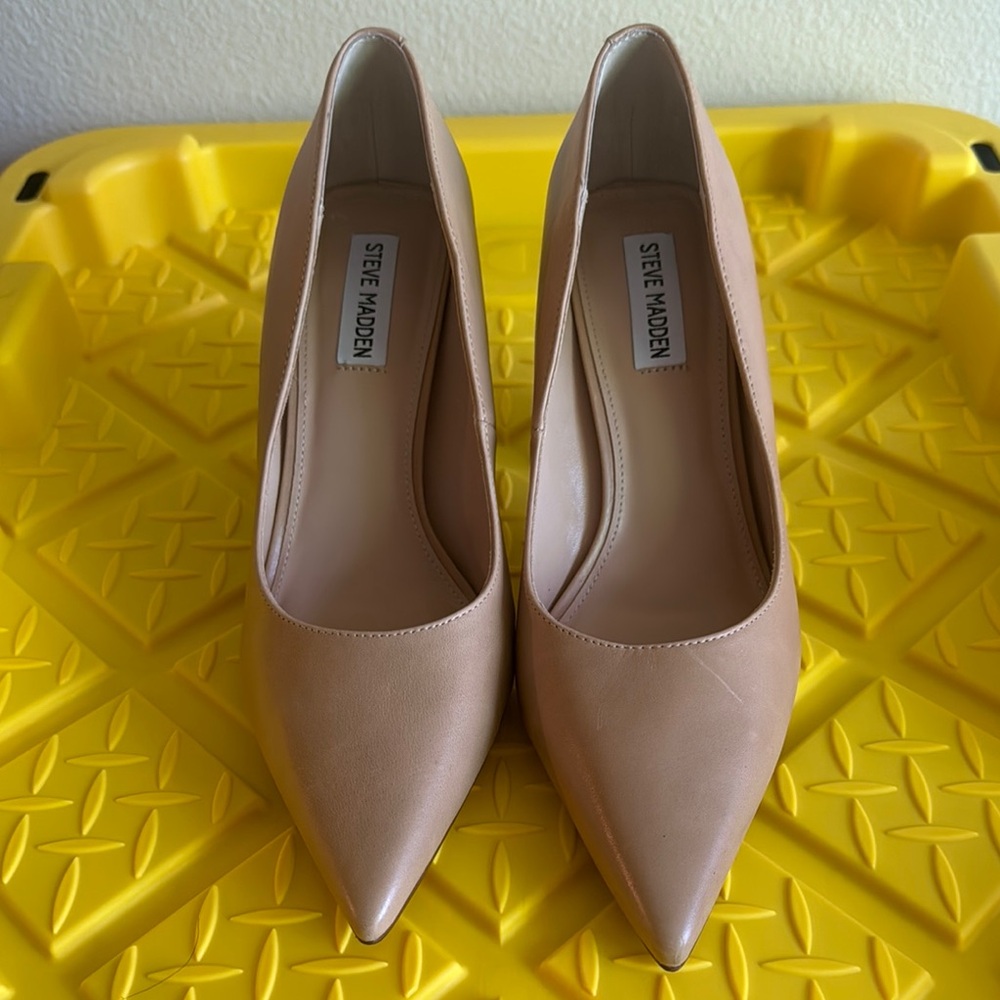 Steve Madden Women's Tan Pumps